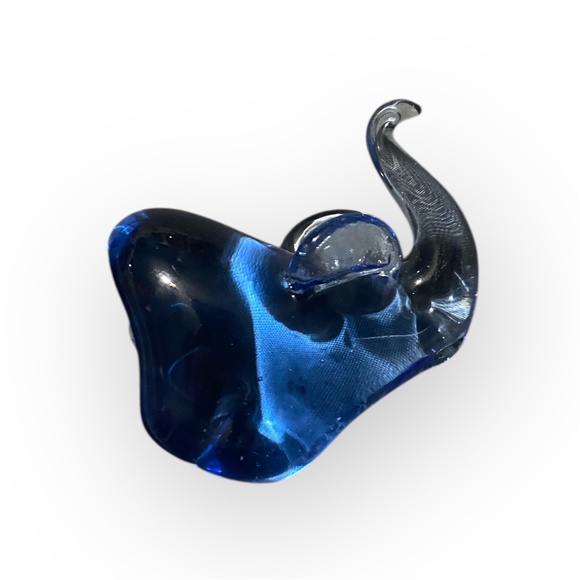 Hand Blown Blue Art Glass Elephant Paperweight Figurine Statue - Picture 2 of 3